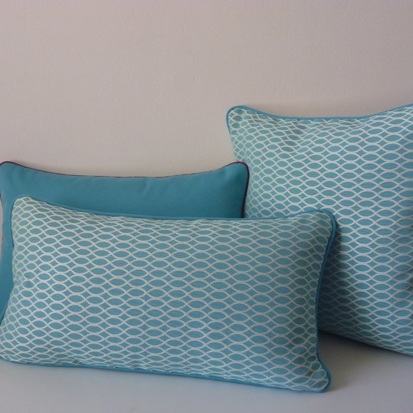 Blue & White, indoor/outdoor Pillow Cover 18" x 18" - Picture 5 of 6